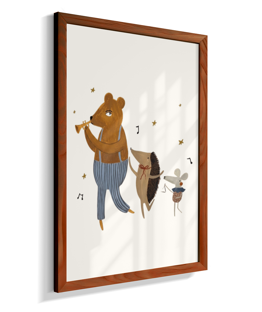Amigos lúdicos (urso, porco espinho e rato) com música (fundo offwhite)