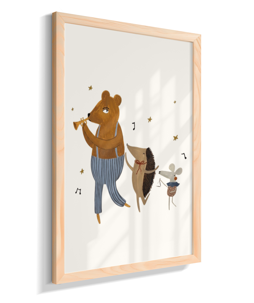Amigos lúdicos (urso, porco espinho e rato) com música (fundo offwhite)