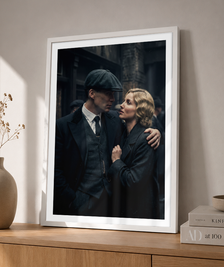 Quadro Decorativo Peaky Blinders Tommy e Grace Abraço Poster
