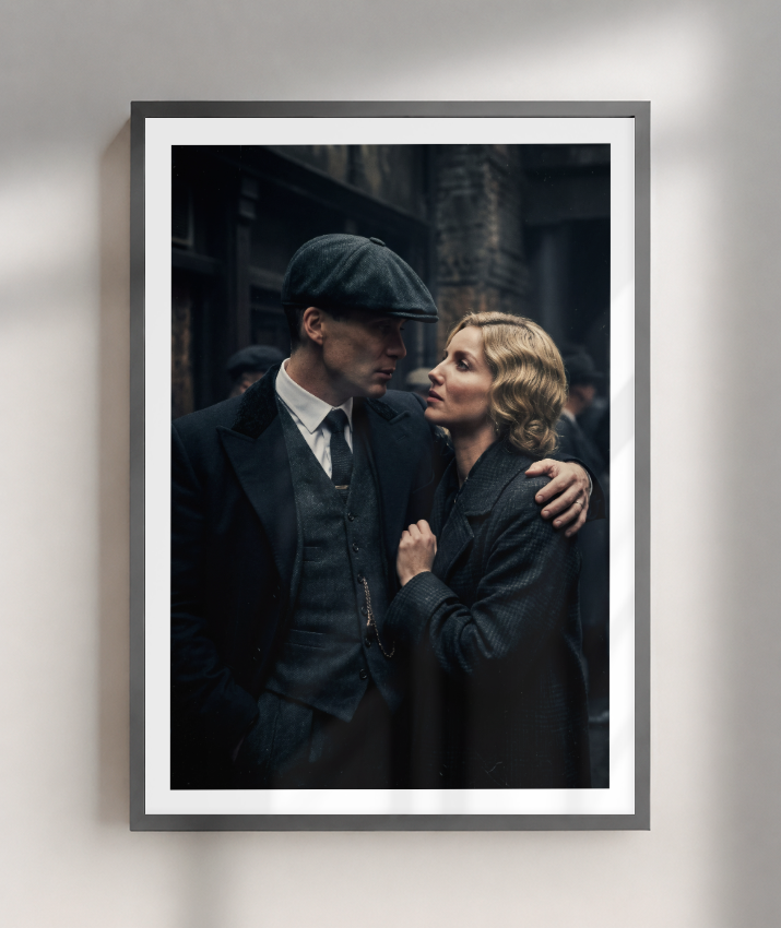 Quadro Decorativo Peaky Blinders Tommy e Grace Abraço Poster