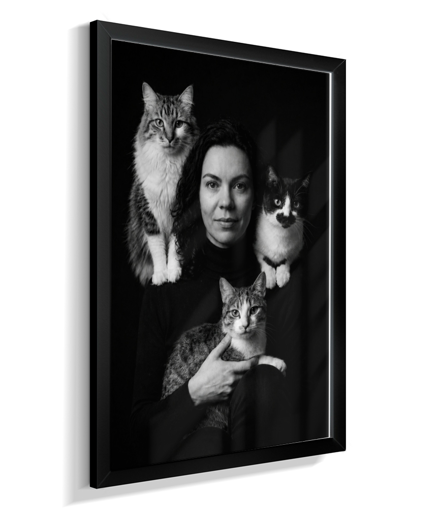Memórias em Preto e Branco - Mulher e Gatos