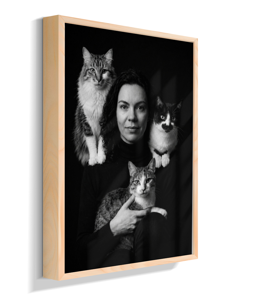 Memórias em Preto e Branco - Mulher e Gatos
