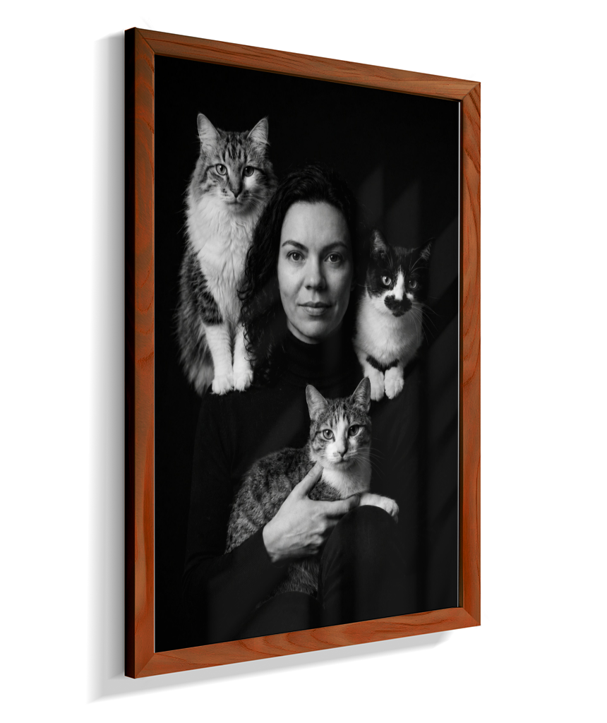 Memórias em Preto e Branco - Mulher e Gatos