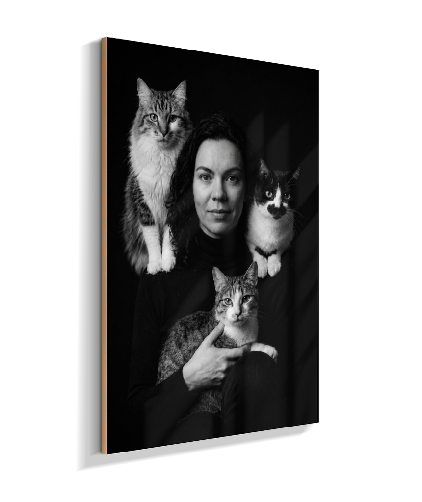 Memórias em Preto e Branco - Mulher e Gatos