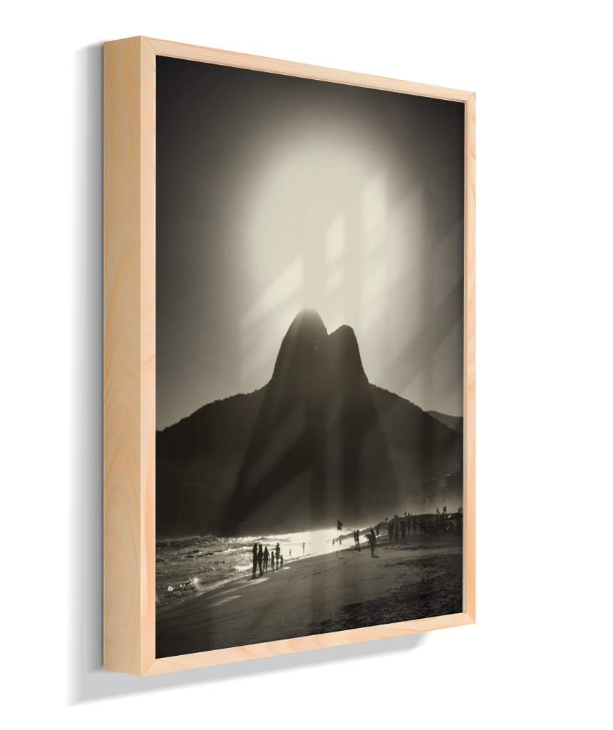 Luz sobre Dois Irmãos – Ipanema em Silhueta