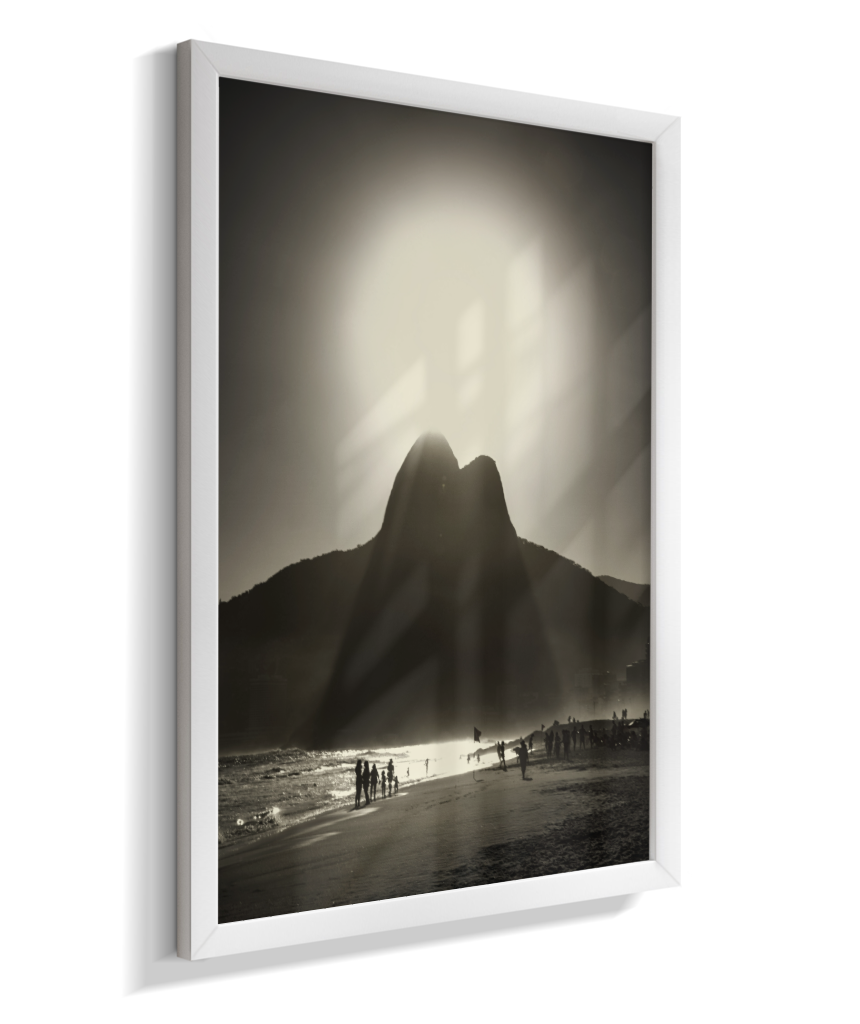 Luz sobre Dois Irmãos – Ipanema em Silhueta