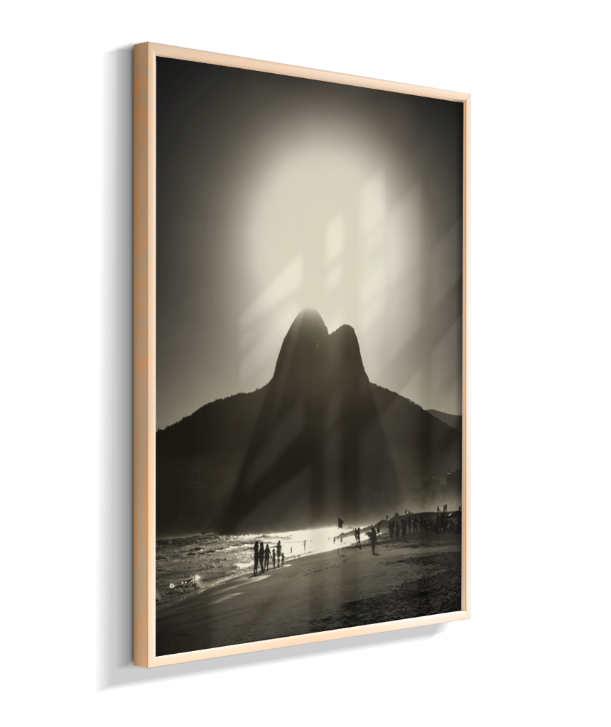Luz sobre Dois Irmãos – Ipanema em Silhueta