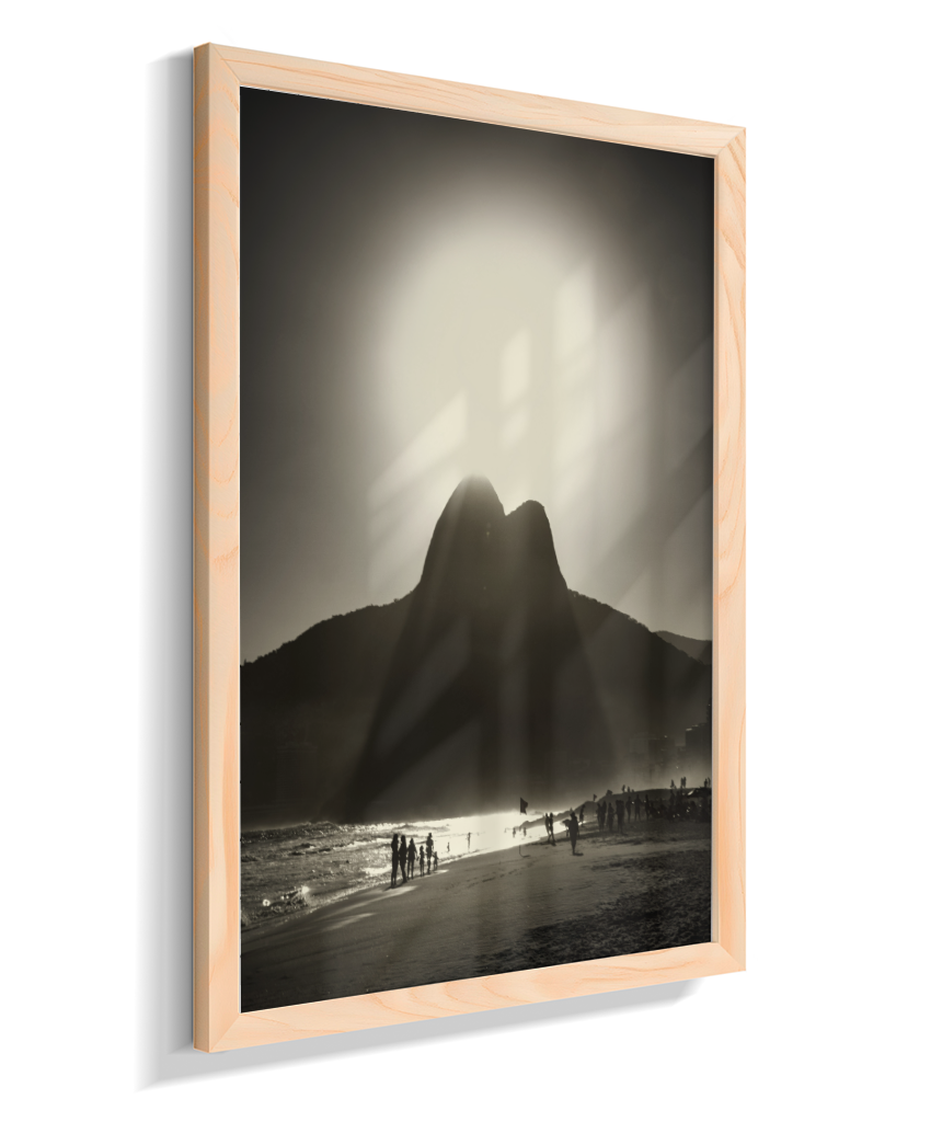 Luz sobre Dois Irmãos – Ipanema em Silhueta