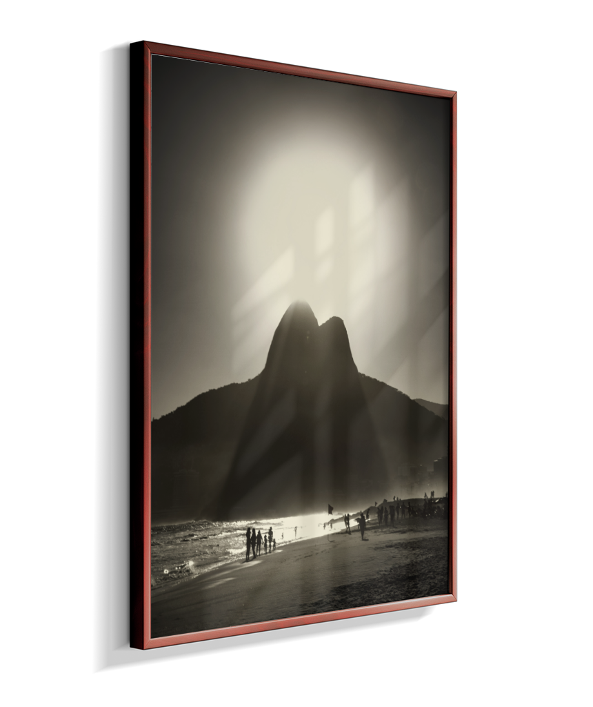 Luz sobre Dois Irmãos – Ipanema em Silhueta