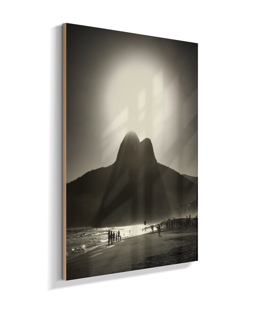 Luz sobre Dois Irmãos – Ipanema em Silhueta