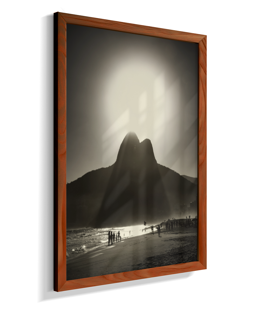Luz sobre Dois Irmãos – Ipanema em Silhueta