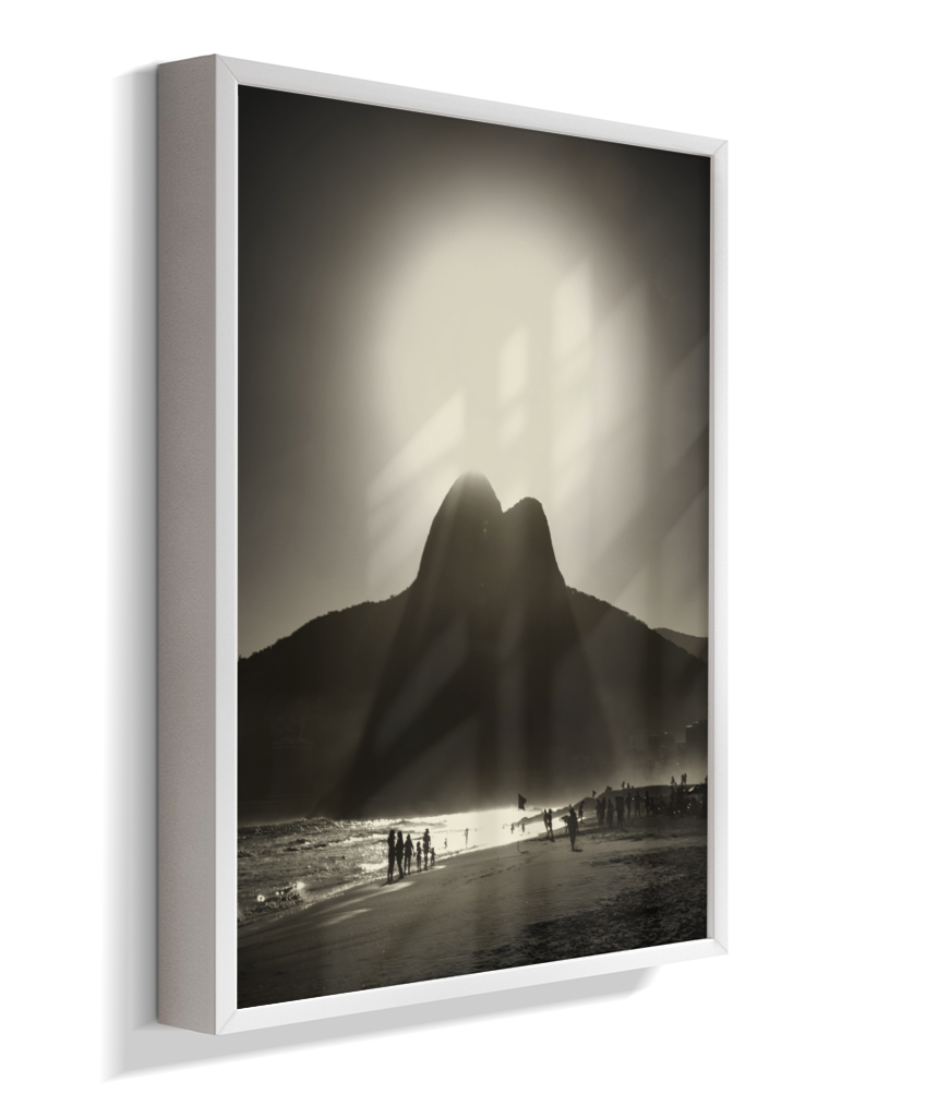 Luz sobre Dois Irmãos – Ipanema em Silhueta