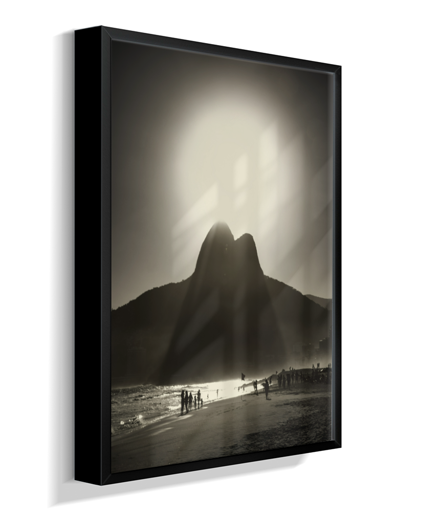 Luz sobre Dois Irmãos – Ipanema em Silhueta